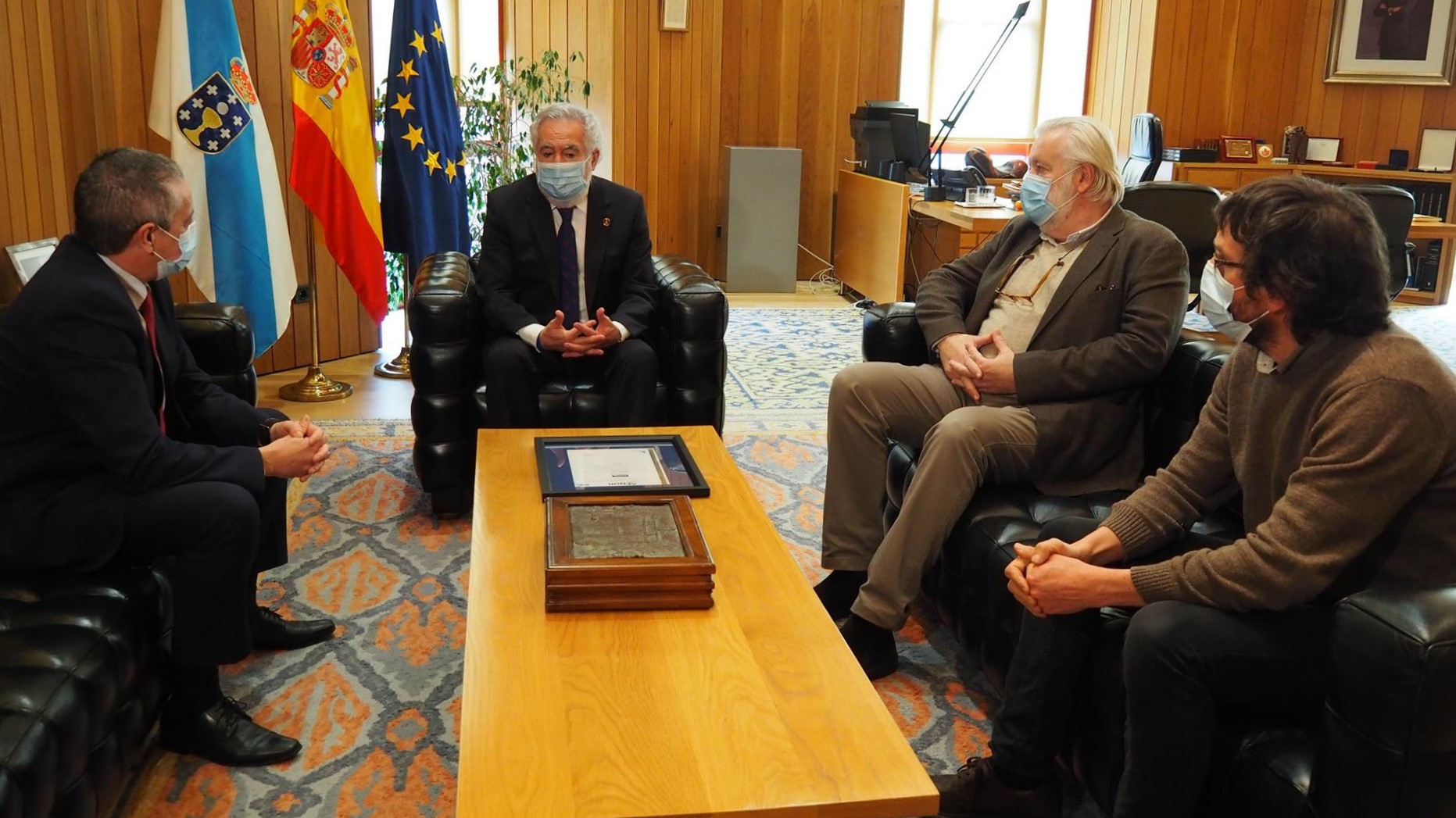 Foto da noticia:O protocolo de prevención da covid-19 do Parlamento de Galicia obtén a certificación de AENOR